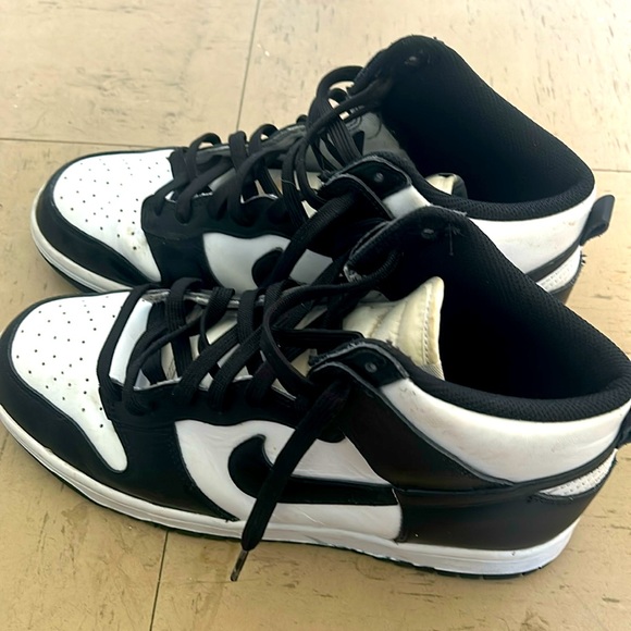 A bit worn - Picture 1 of 3